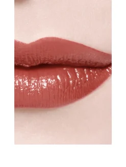 Hydrating And Plumping Lipstick. Intense, Long-Lasting Colour And Shine