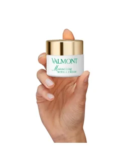 Moisturizing With A Cream Rich Thirst-Quenching Cream