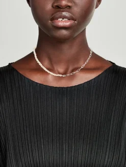Who's That Pearl Necklace